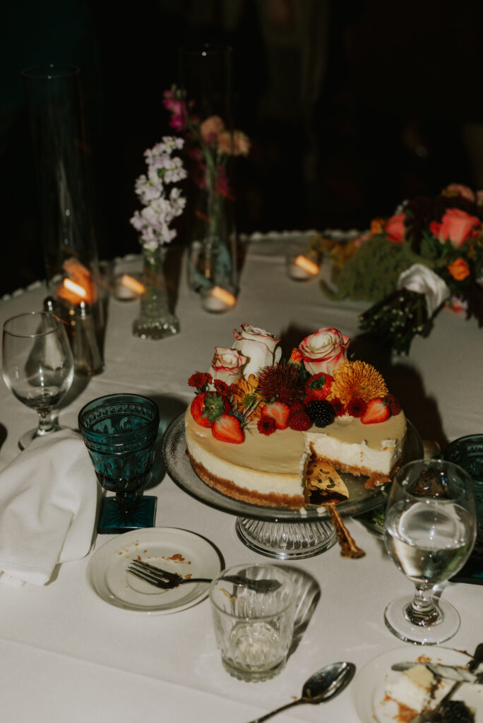 bride and groom cheesecake photography at bride and groom table, flash photography, beautiful wedding cheesecake with decorations